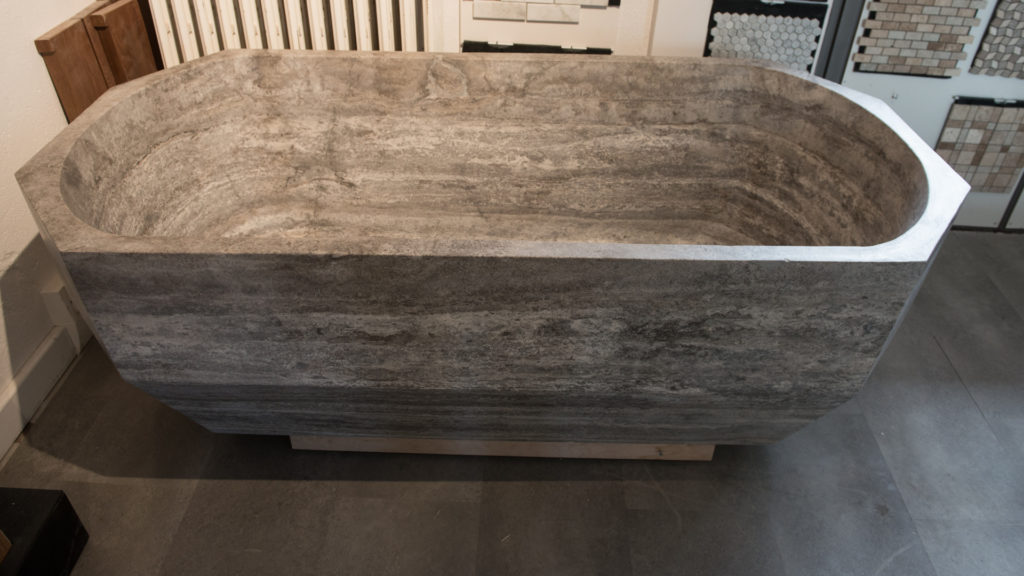 Travertine bathtub "Daymo Ice"