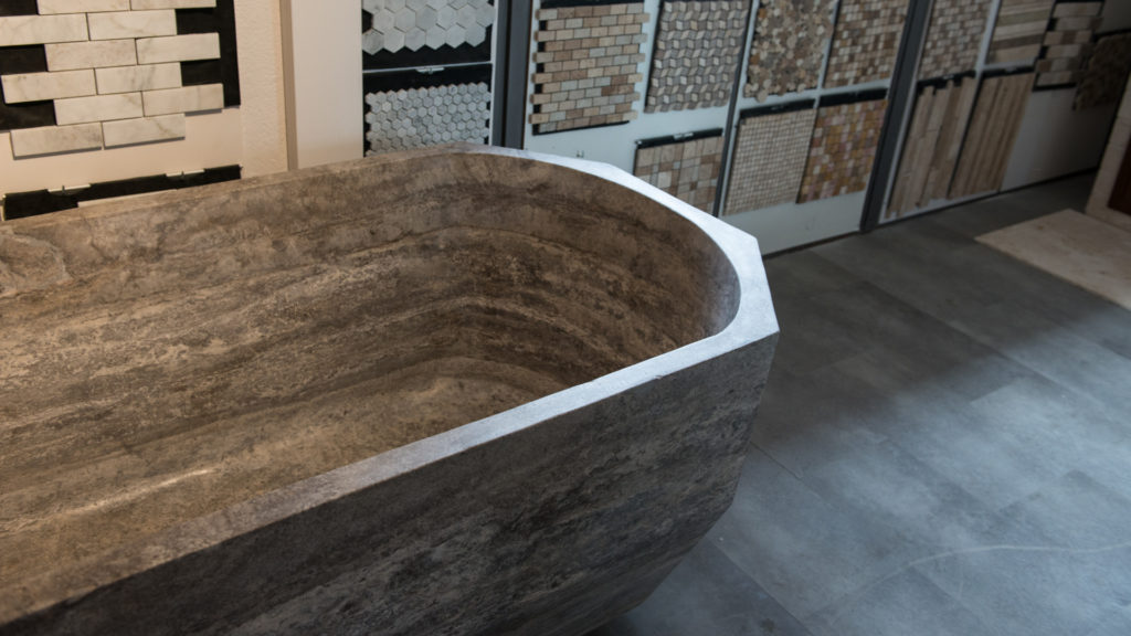 Travertine bathtub “Daymo Ice”