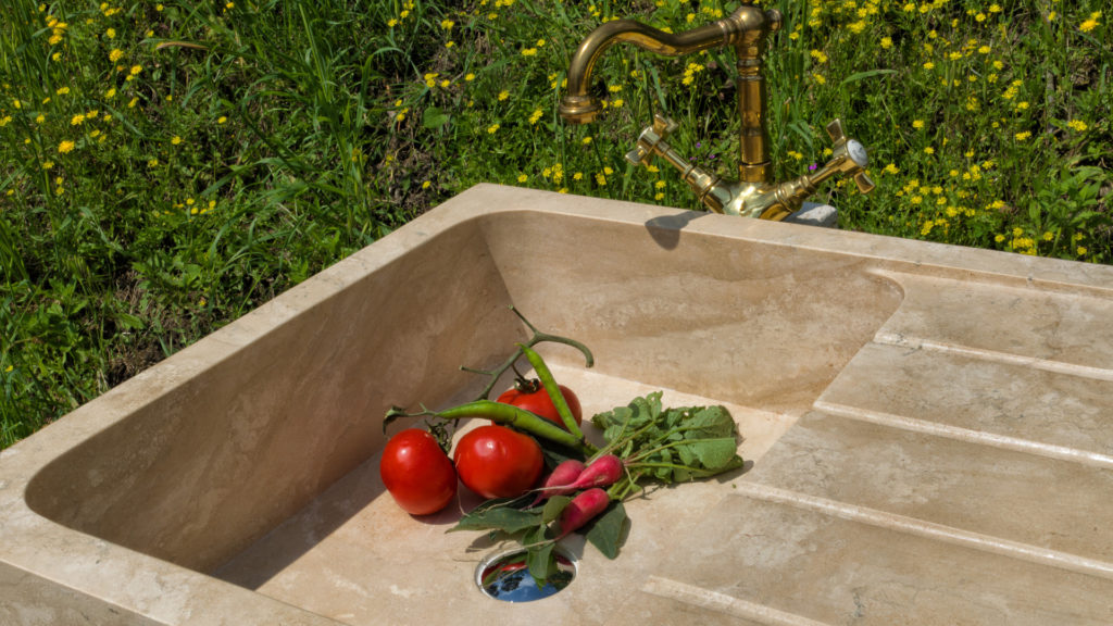 Travertine sink “Cubo”