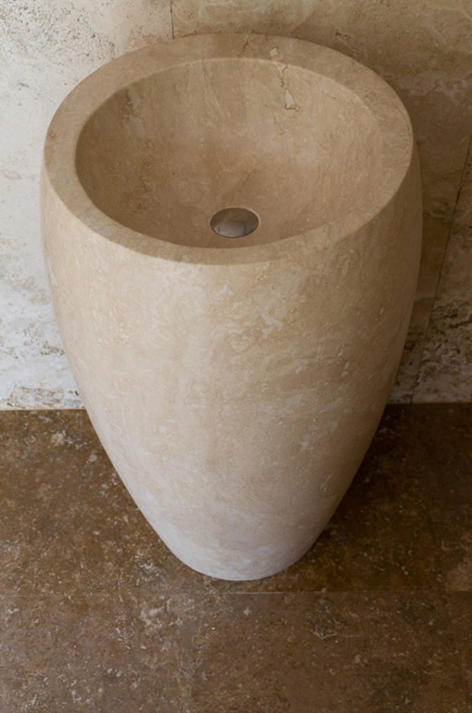 Freestanding travertine sink “Corno”