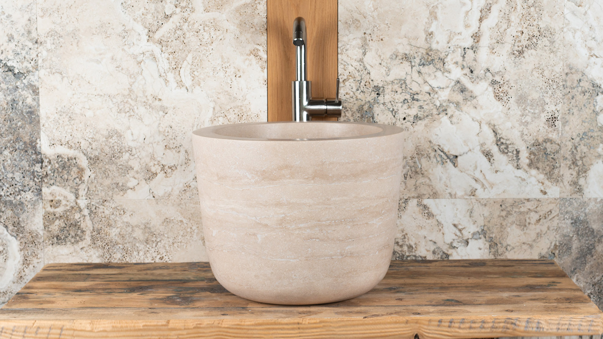 Lavabo alto in travertino “Hammam”