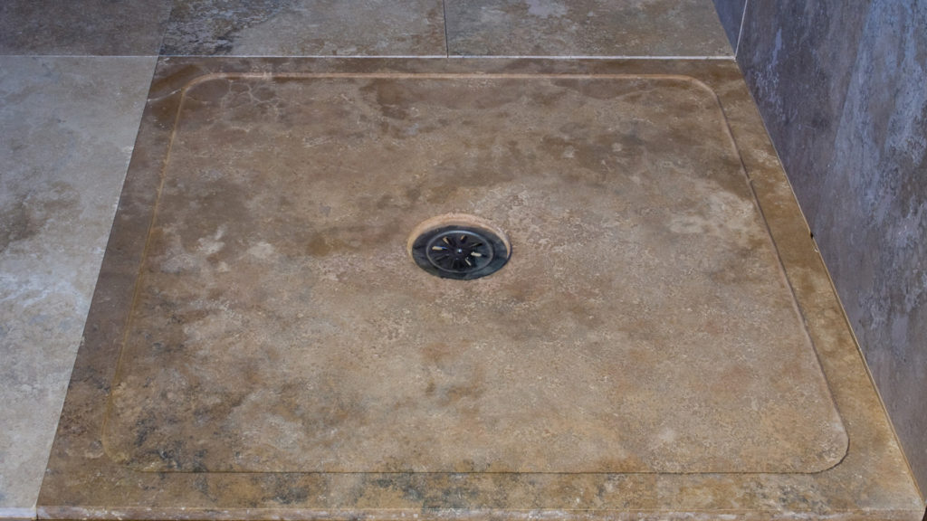 Travertine shower base “Edge”