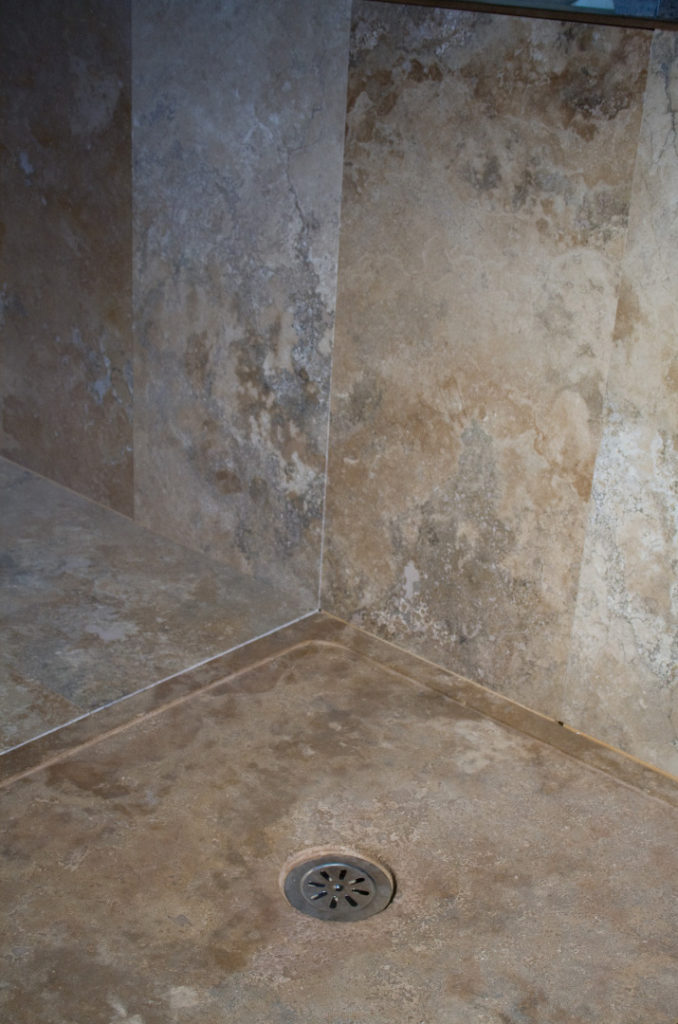 Travertine shower base "Edge"