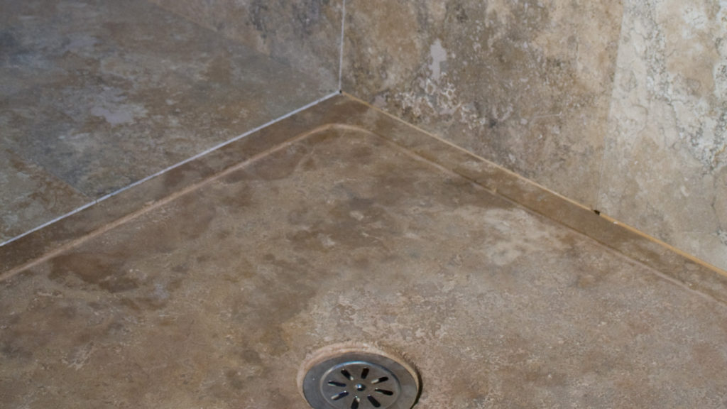 Travertine shower base "Edge"