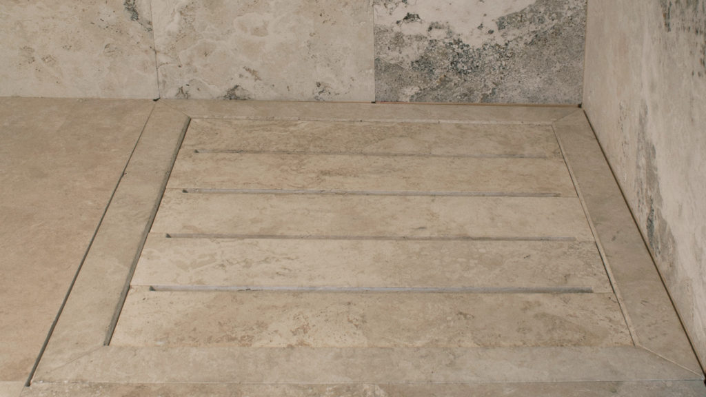 Travertine shower base "Doghe"