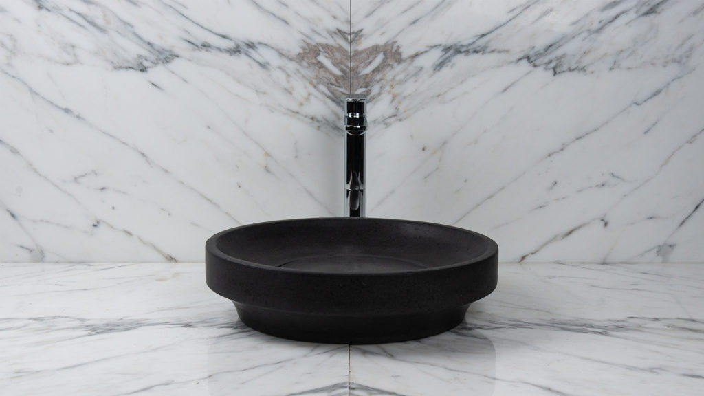 Lavabo tondo in basalto “Ufo Black”