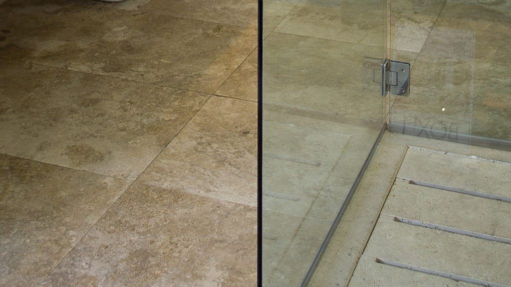 Travertine shower base "Doghe"