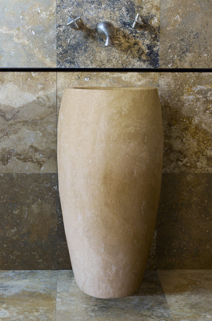 Freestanding travertine sink “Corno”