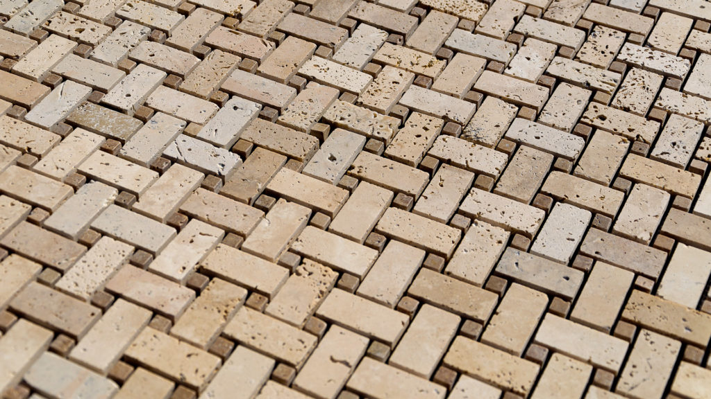 Mosaico in travertino “Basketweave” Levigato