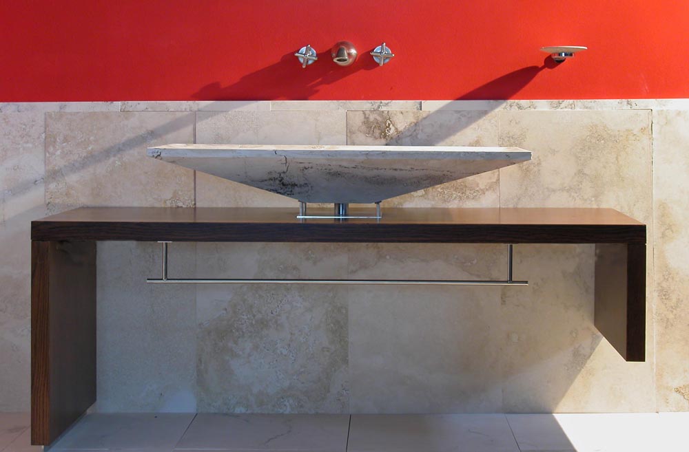 Mobile da bagno in legno e travertino “Radda”