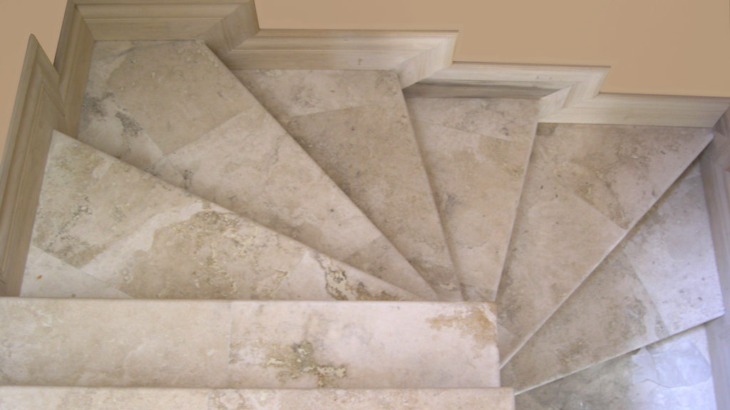 Cross-cut travertine "Venato Chiaro"