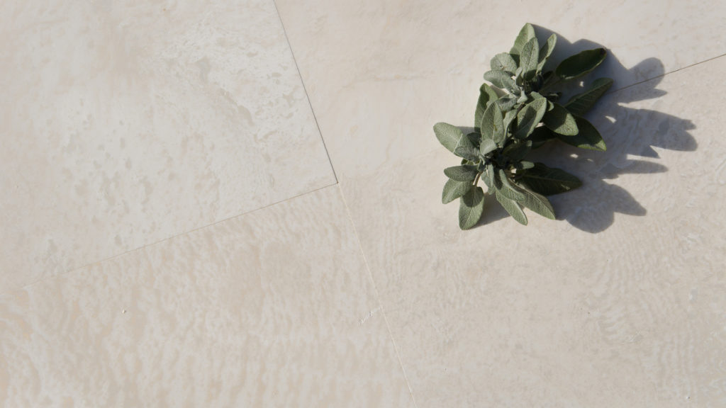 Cross-cut travertine "Milk Shake"