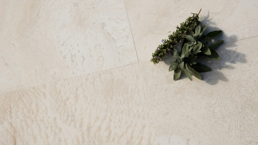 Cross-cut travertine "Milk Shake"