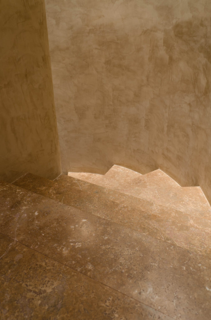 Cross-cut travertine "Becagli Scuro"