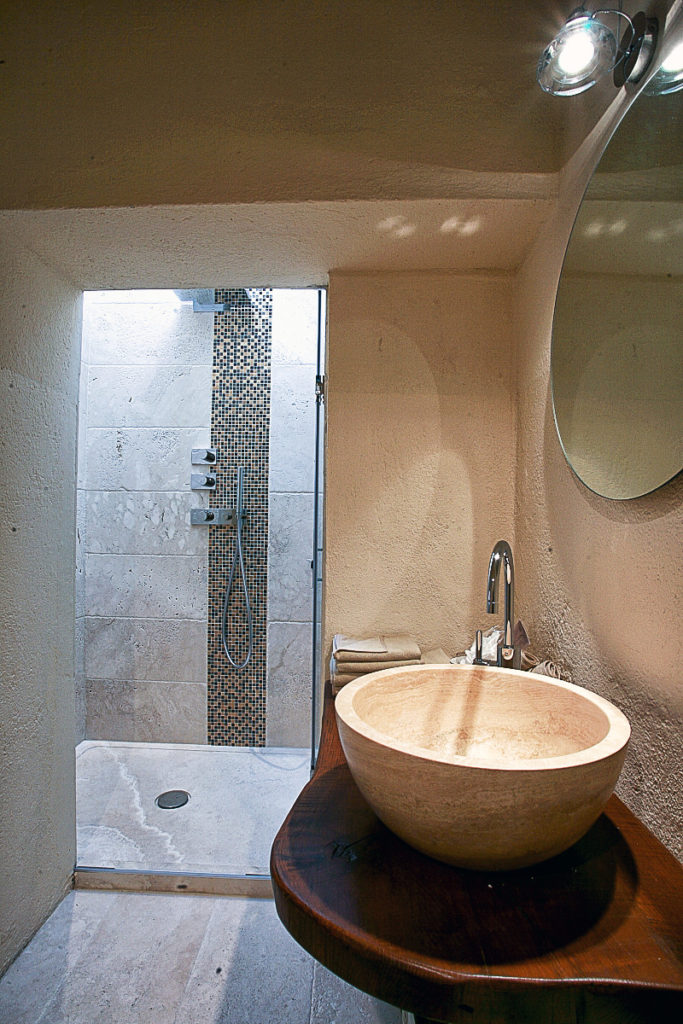 Travertine washbasin “Fiano”