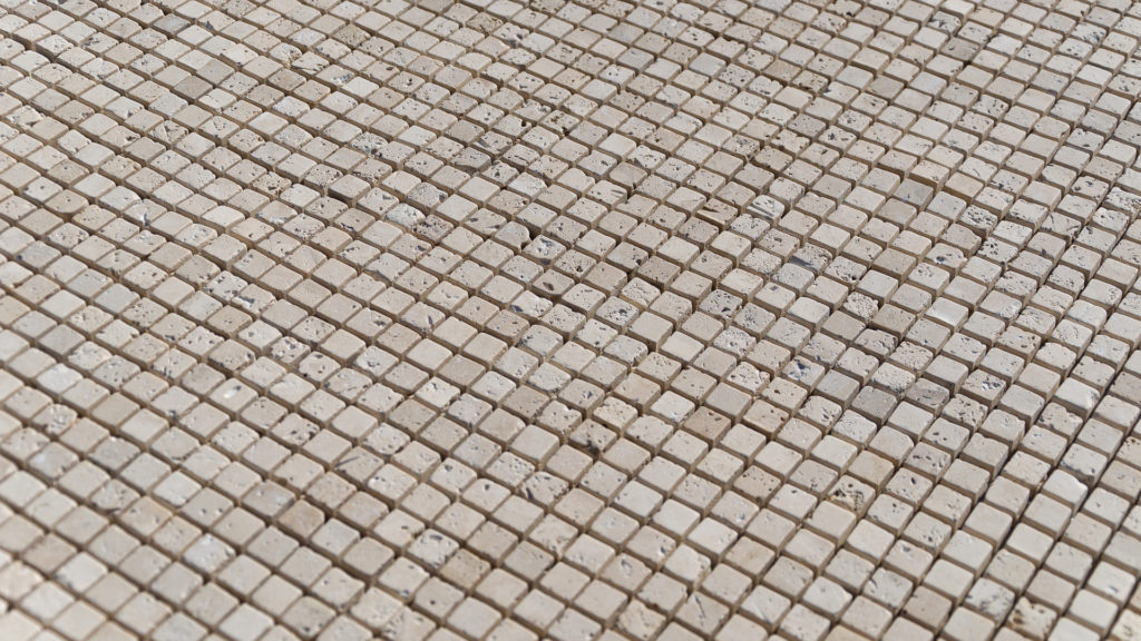Mosaico in travertino “1,5×1,5 Light Blend” Ciottolo