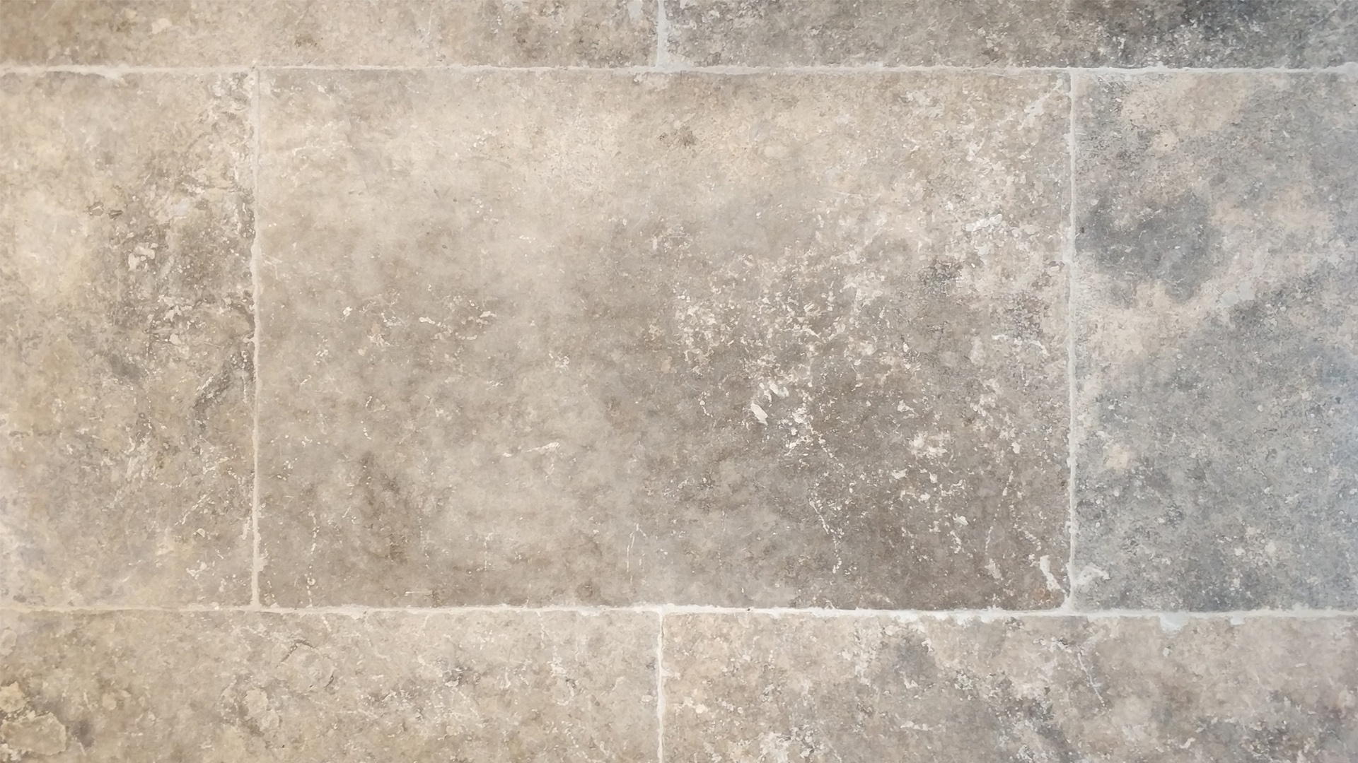 Cross-cut travertine “Ice”