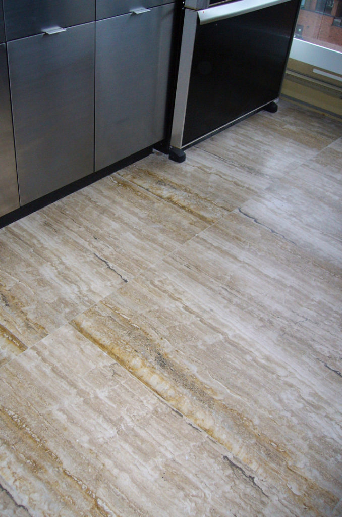 Vein-cut travertine "Zebra Gold"