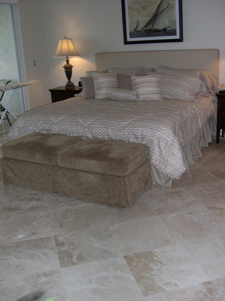 Cross-cut travertine "Becagli Chiaro"