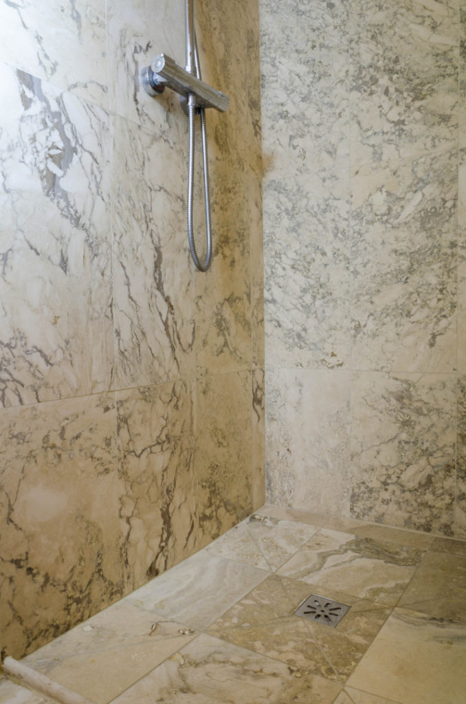 Cross-cut travertine "Venato Chiaro"