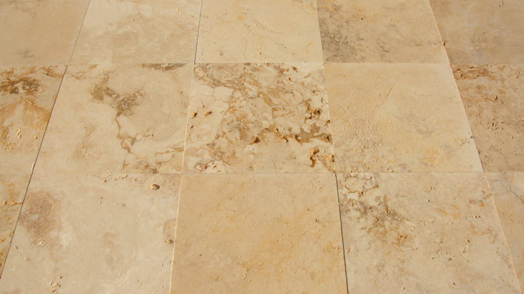 Cross-cut travertine "Nuvolato Gold"