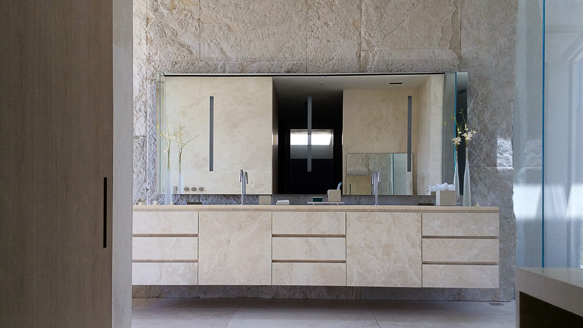 Rivestimento bagno in travertino