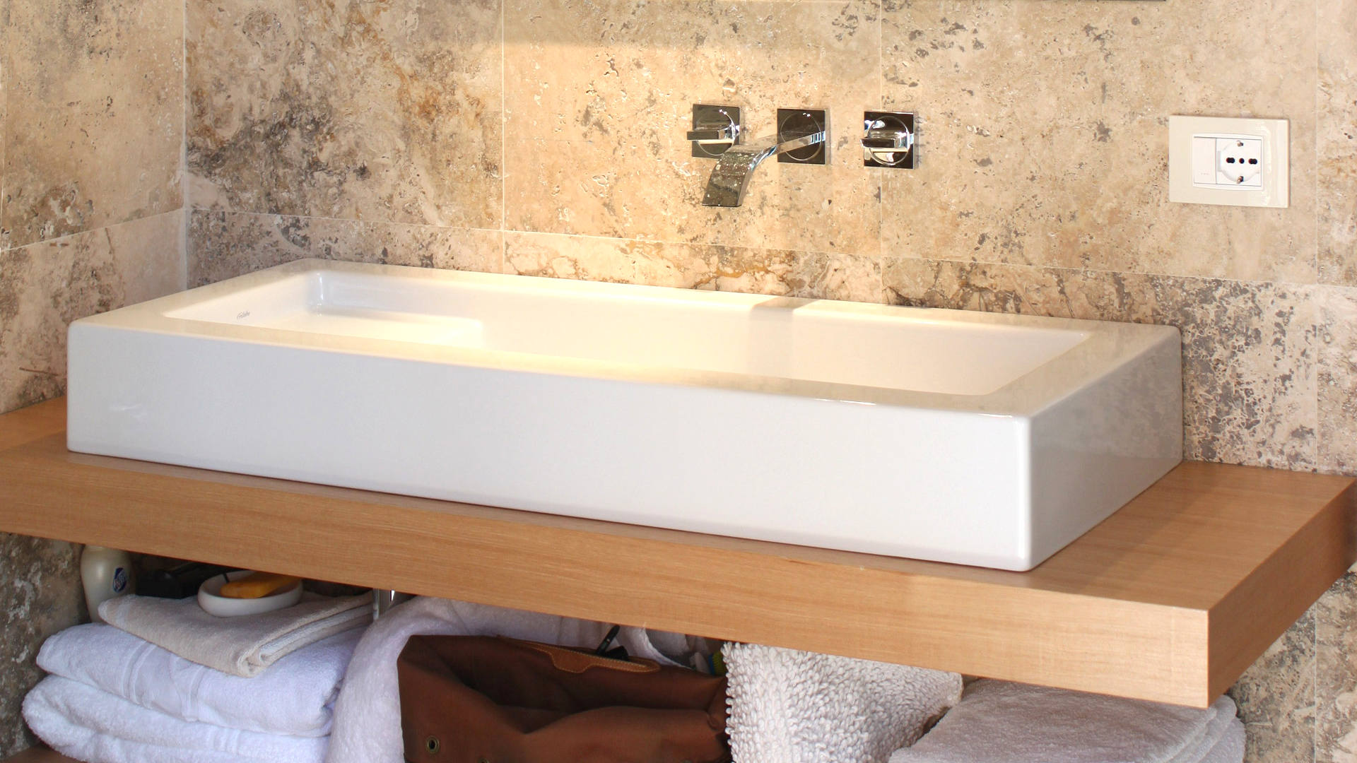 travertine-light-earth-pietre-di-rapolano-clouded-bathroom-cladding