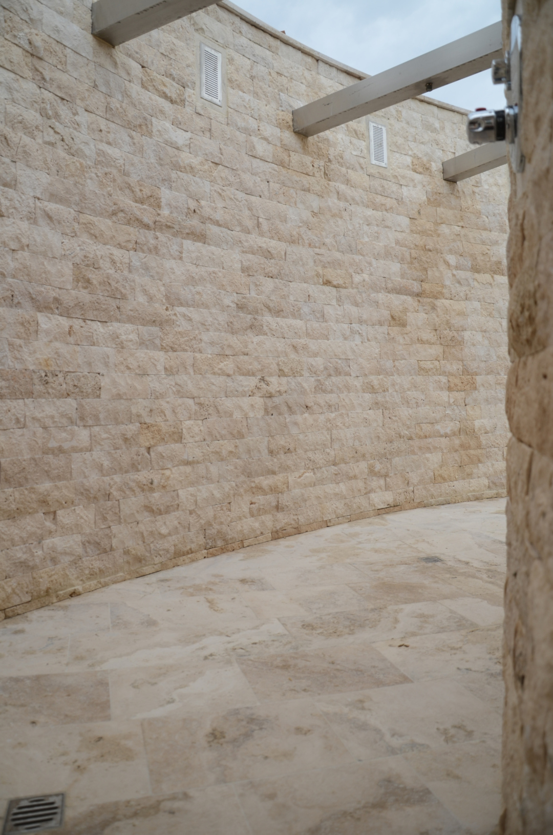 Picture of Swimming pool and outdoor in travertine by Pietre di Rapolano