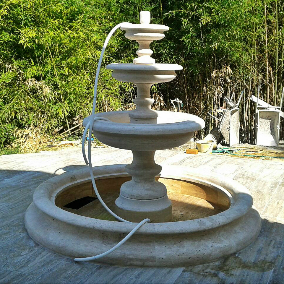 realizzazione di fontana in travertino per villa in toscana