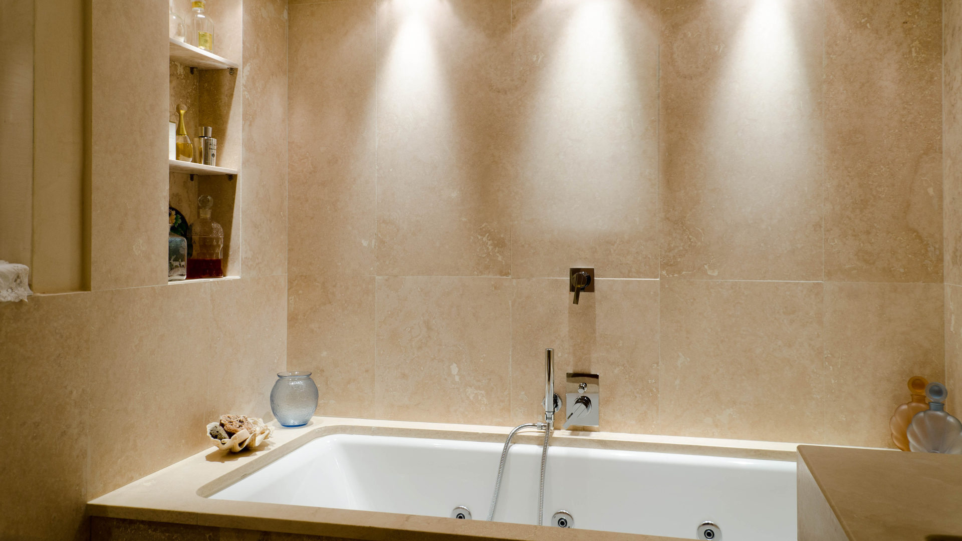 Rivestimenti in travertino per bagno pietre di rapolano Rivestimento bagno in pietra