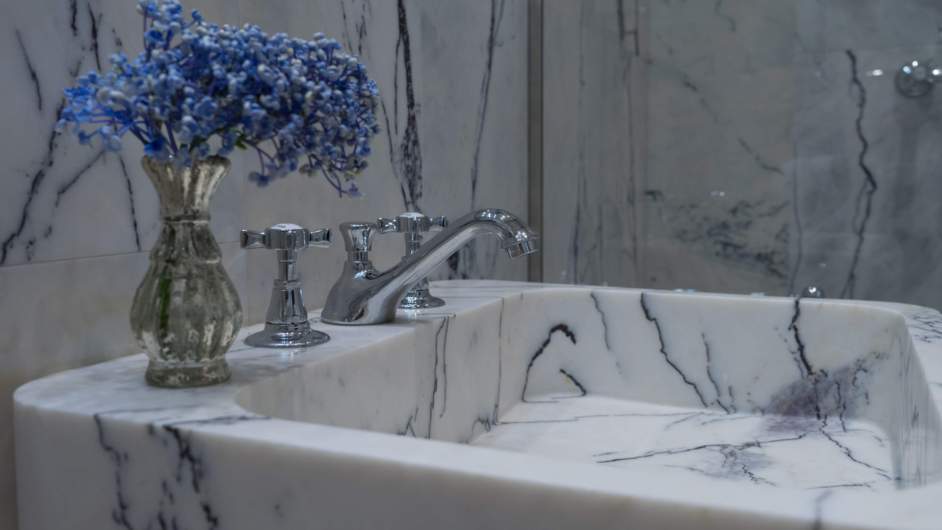 Lavabo in marmo Lilac con venature - progetto residenza in Piazza Pitti