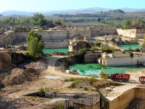 Cava di Travertino toscano a Rapolano