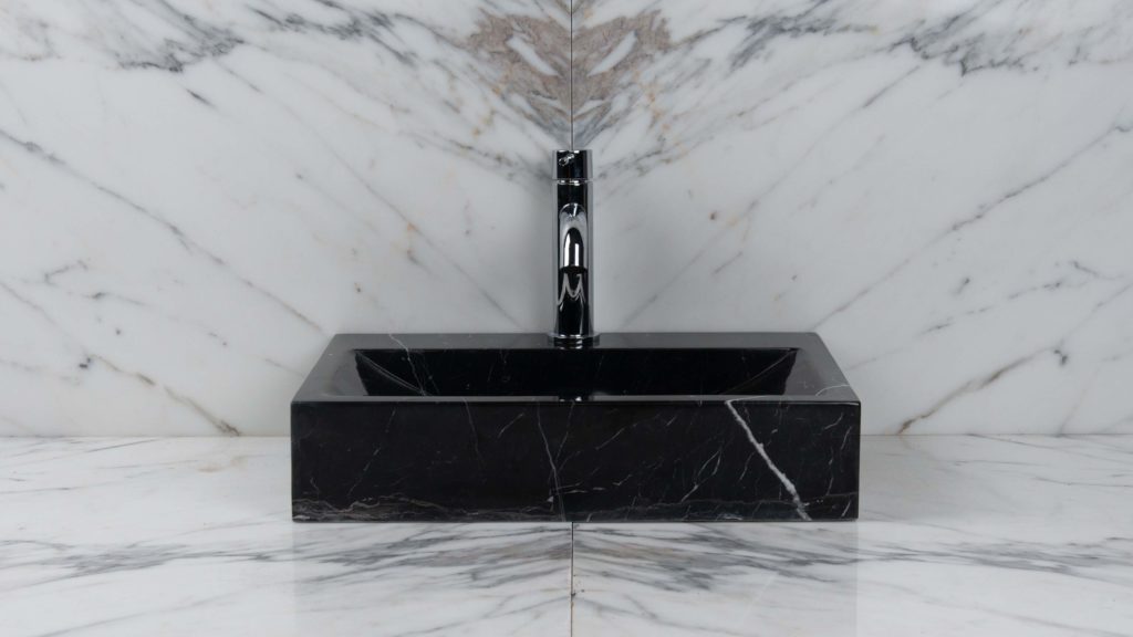 Lavabo piccolo in marmo nero “Back Black”