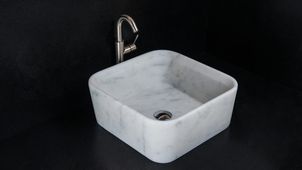 Quadratisches Waschbecken aus Marmor „Square Carrara T“