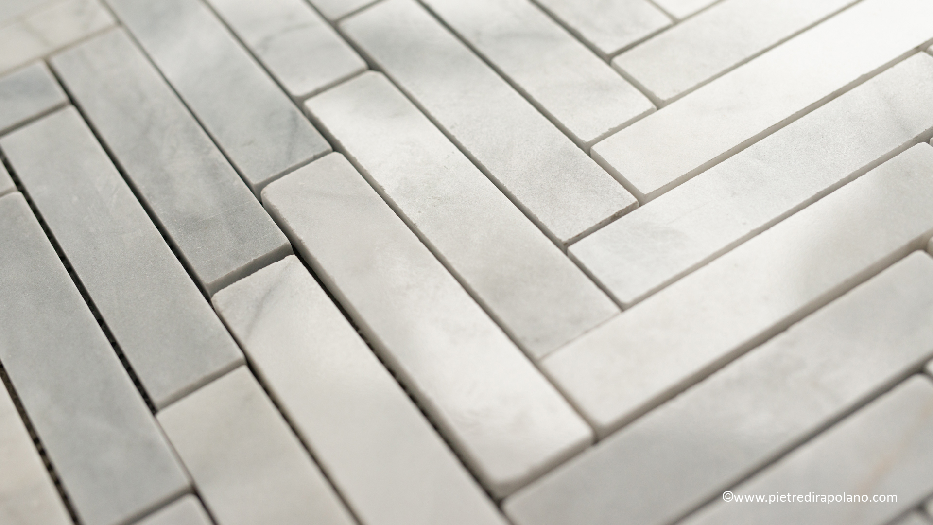 Mosaico in marmo bianco  “Spina Grande” Lucido