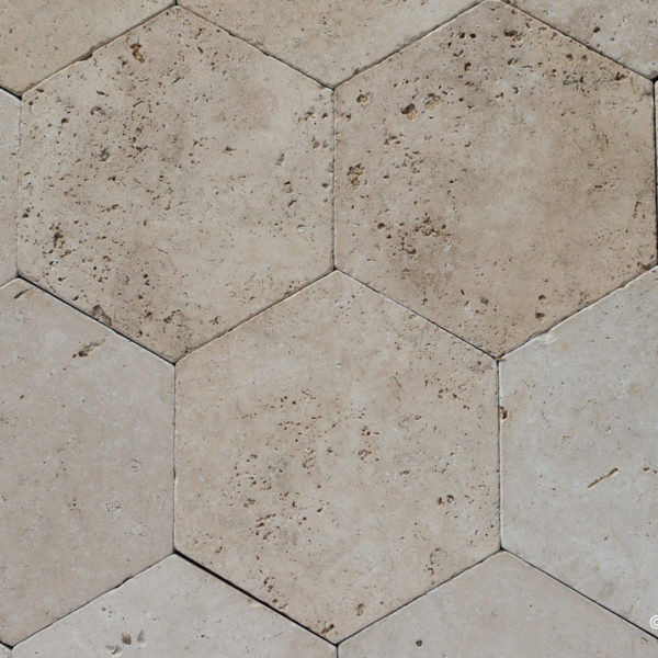 Hexagon in travertine “Light Blend” Tumbled