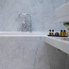 Marmor, im Lager „Bianco Carrara“