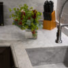 Marmor, im Lager „Bianco Carrara“