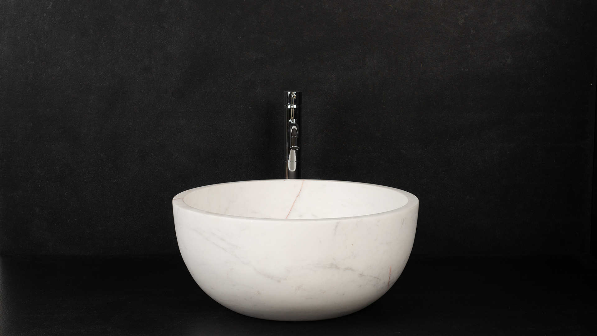 Lavabo rotondo in marmo “Fiano Bianco Alba”
