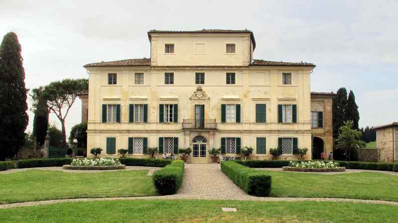 Villa di geggiano arredamento toscano