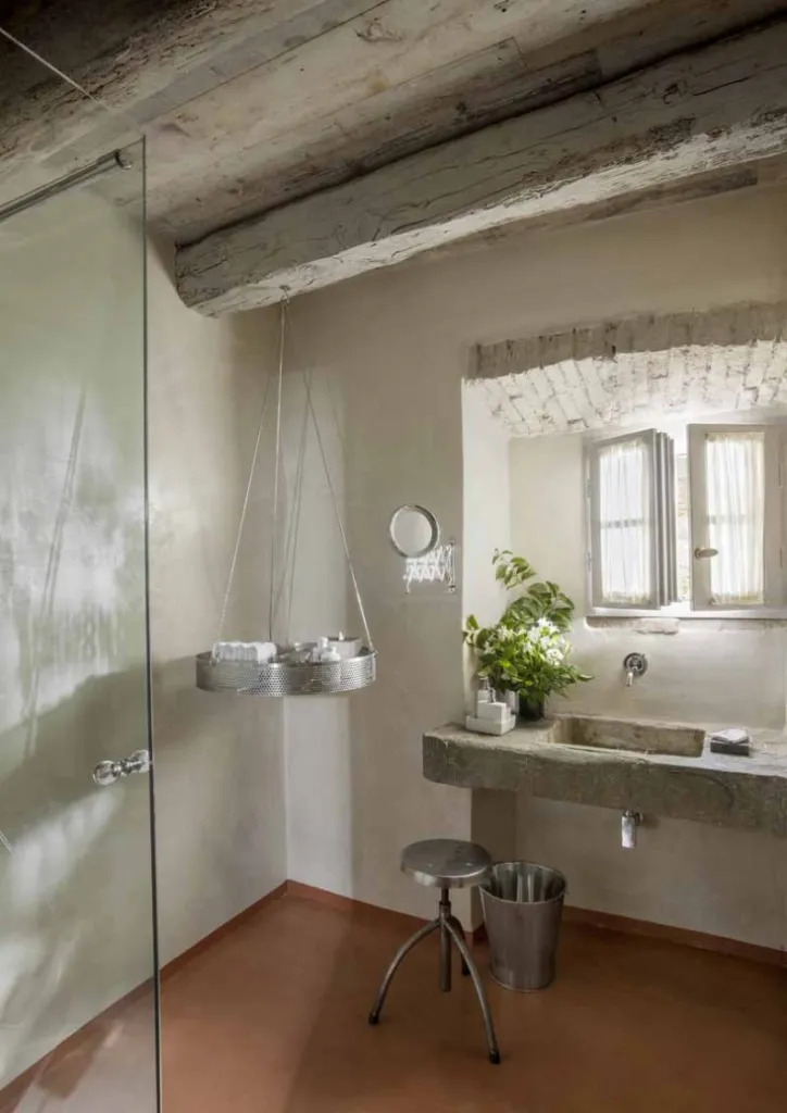 Monteverdi suite bagno pietra stile toscano relax country charme travertine bathroom