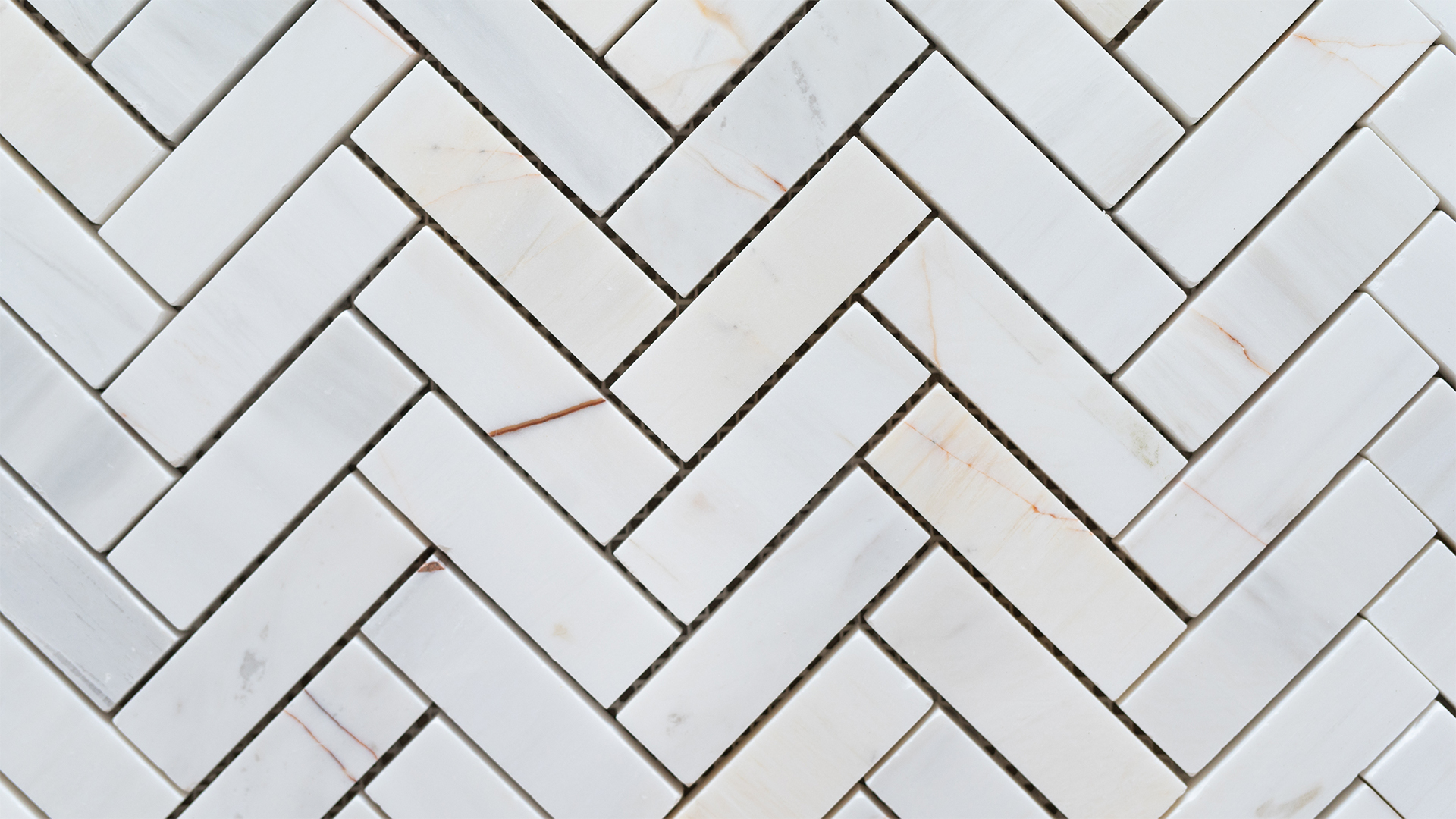 Mosaic in “Bianco Alba” marble “Spina Piccola ” Honed