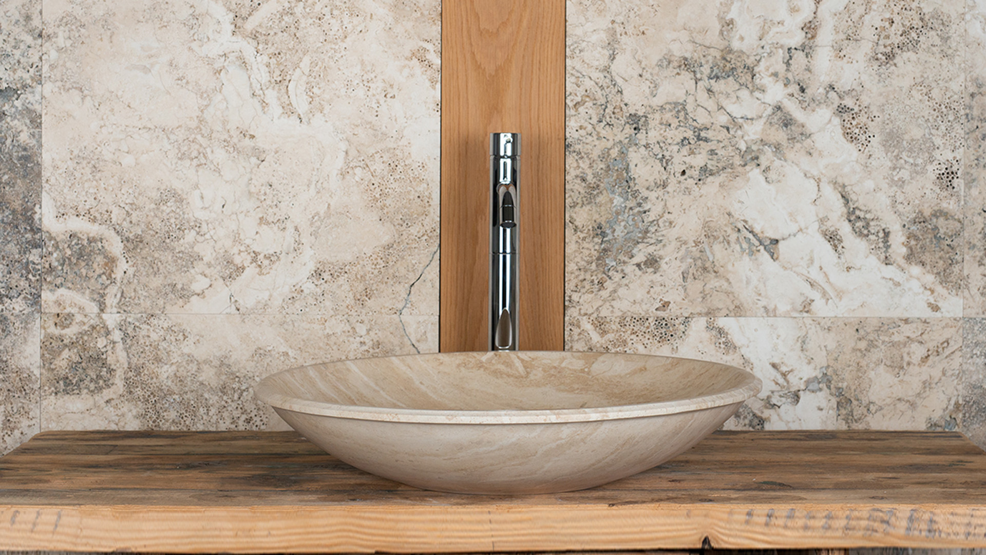 Lavabo da bagno in travertino &ldquo;Fonterutoli&rdquo;