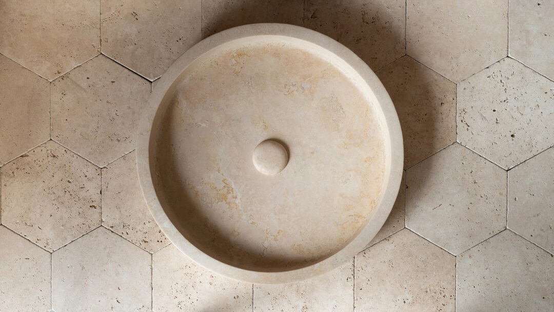 Lavabo da appoggio rotondo in travertino Round Dish
