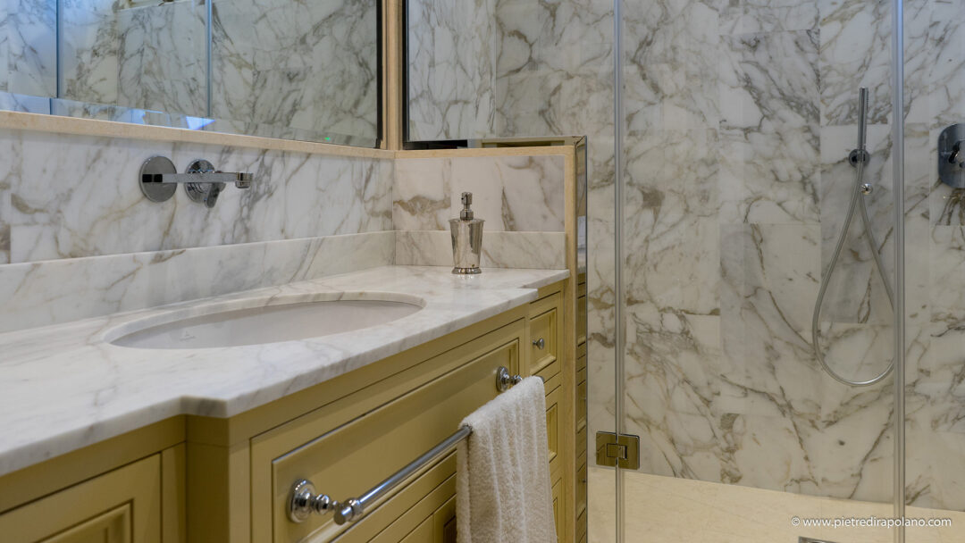 Breccia Gold x