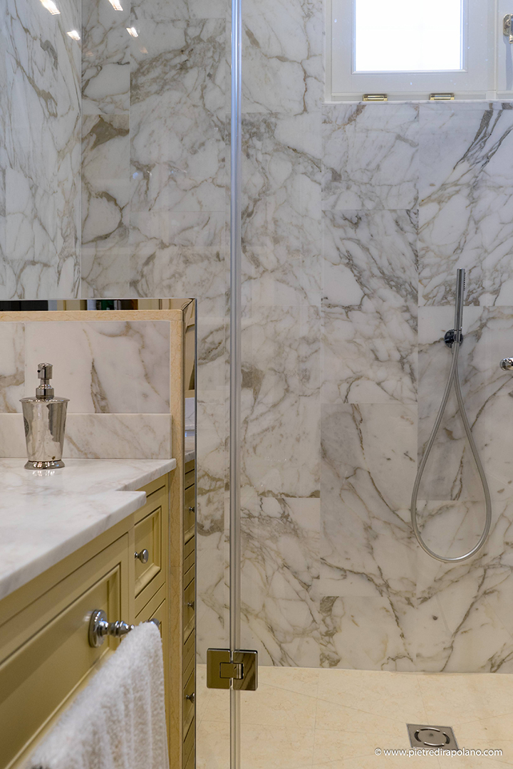 Breccia Gold x