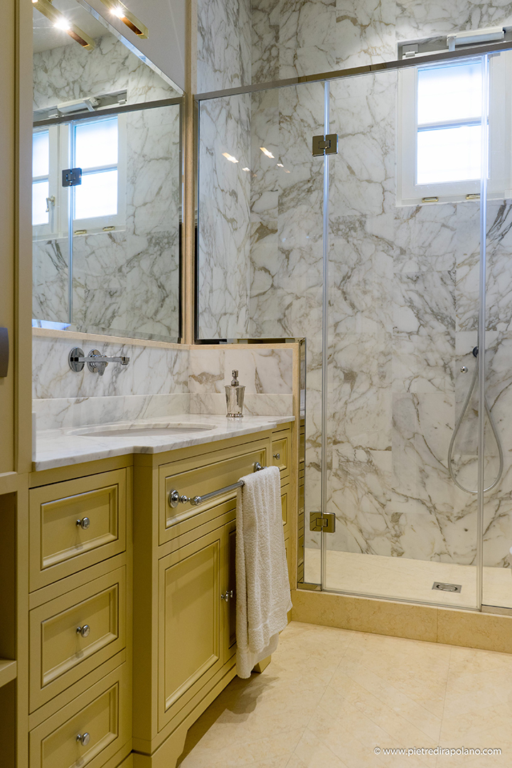 Breccia Gold x