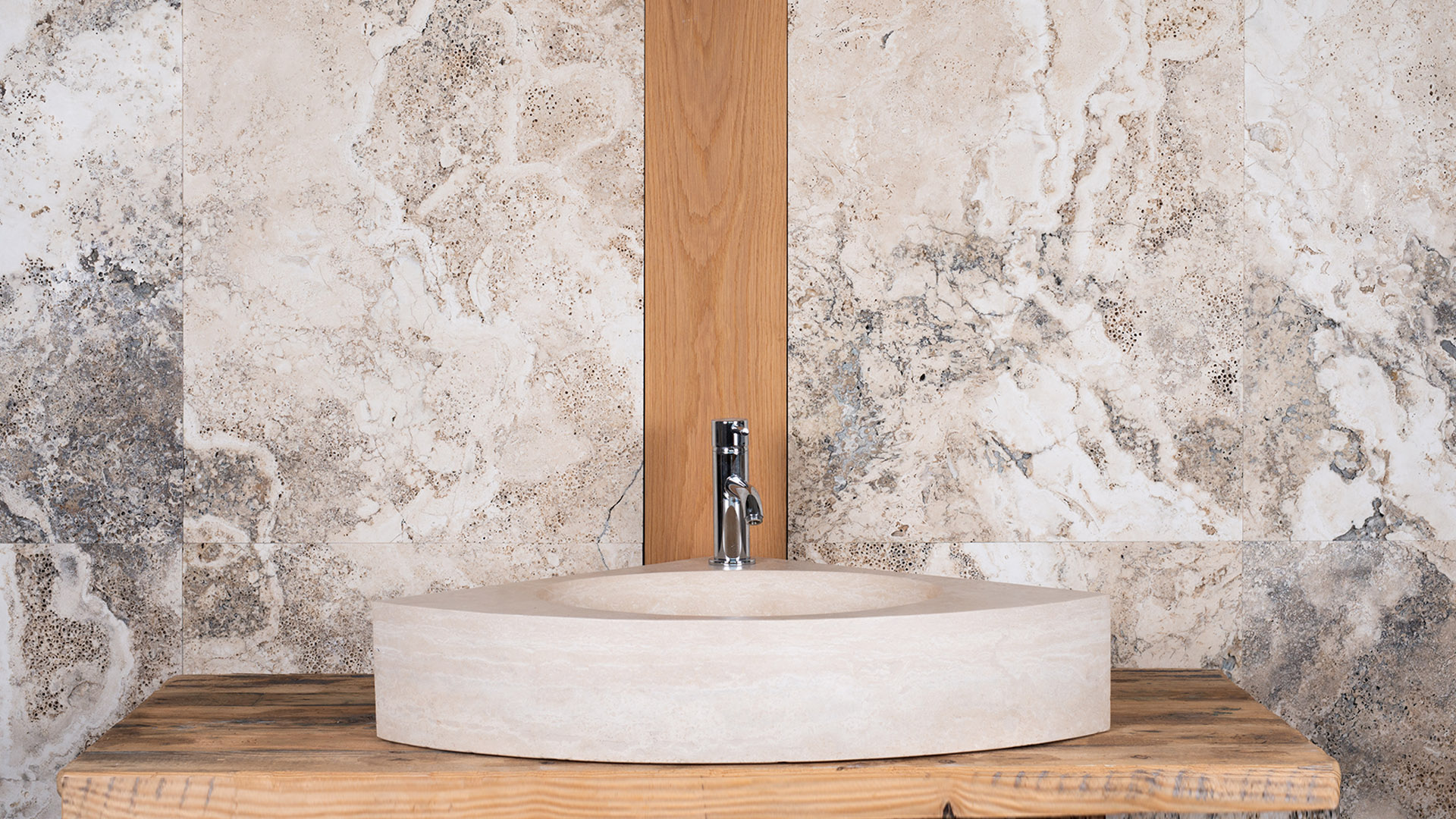 Lavabo da angolo in travertino &ldquo;Corner&rdquo;