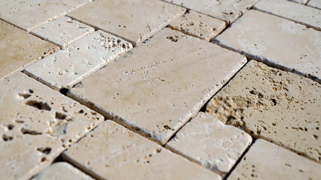 Mosaico in travertino Mini Comp 40 Light Blend Ciottolo
