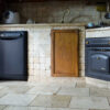 Cucina-con-mattonelle-10×10-in-travertino
